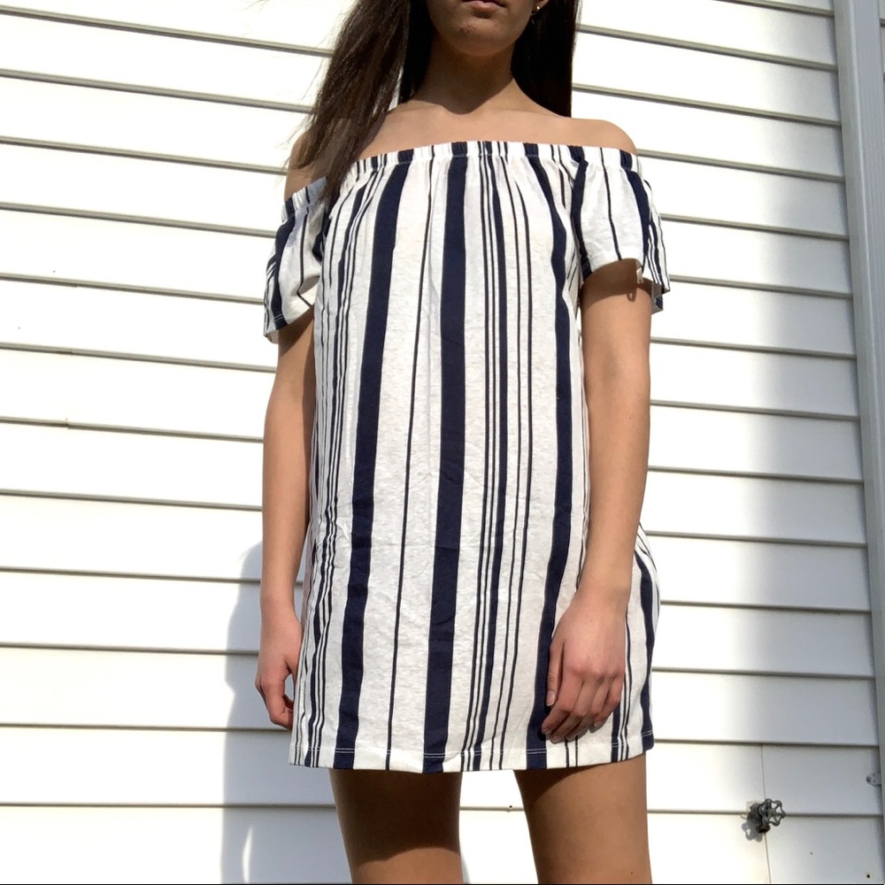 ❌SOLD❌🥳 NWT Forever 21 Off-the-Shoulder Dress - Picture 2 of 3